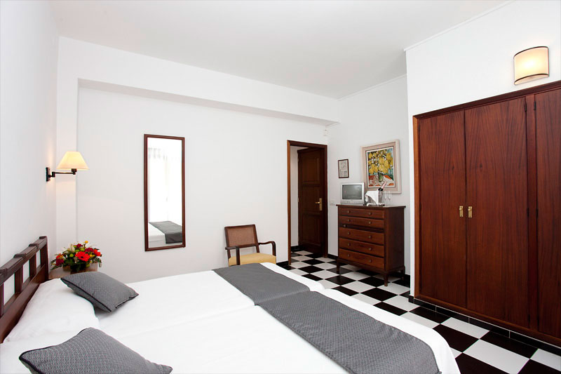Double Room Double Room