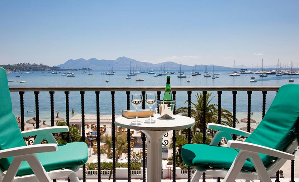 sispinsbalconydrinks Sea view with drinks